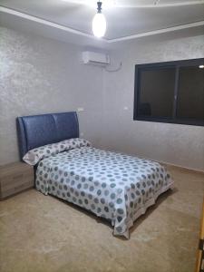 En eller flere senge i et værelse på villa palm beach Saidia