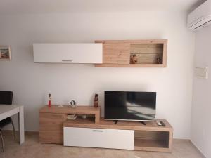 TV a/nebo společenská místnost v ubytování Vera Natura Apartamento Alba