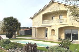 Πισίνα στο ή κοντά στο VILLA CAMALOPE