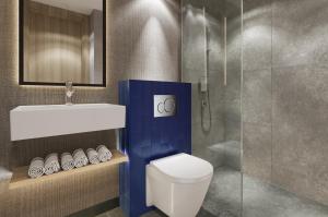 a bathroom with a toilet and a sink and a shower at Erzurumlu Hotel in Kilyos