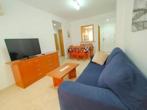 Televízia a/alebo spoločenská miestnosť v ubytovaní ACV - Playa Coral I-2ª linea planta 3 norte