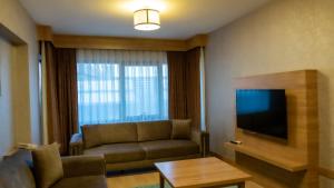 Bursa Suites Apart Otel的电视和/或娱乐中心