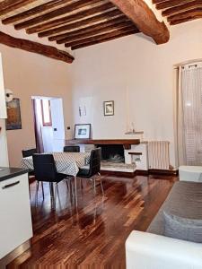 a living room with a table and a fireplace at Ospitaci Appartamenti San Salvatore in Foligno