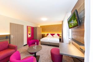 Camera con letto e TV di Hotel Waldmühle a Zella-Mehlis