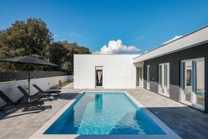 La Reina House - Private Heated Pool 내부 또는 인근 수영장