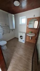 Kuchyň nebo kuchyňský kout v ubytování Sarudi vendégház