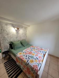 Posteľ alebo postele v izbe v ubytovaní Appartement Cosy en Centre ville
