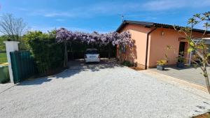 Budova, v ktorej sa vila nachádza