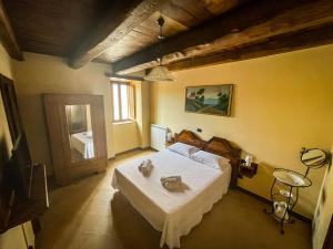 a bedroom with a large bed in a room at Il Rifugio del Brigante in Sante Marie