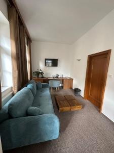 TV a/nebo společenská místnost v ubytování Hotel Radnice