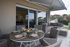 Et opholdsområde på VILLA JULIA - Regarda Travel + 56 billeder