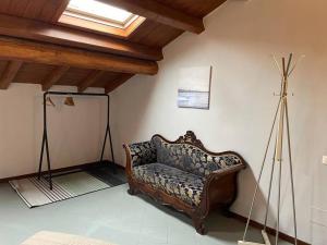 a couch sitting in a room with a window at Appartamento Stadio in Cremona