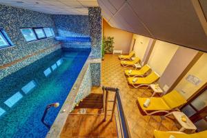 The swimming pool at or close to Boho Mountain Studio