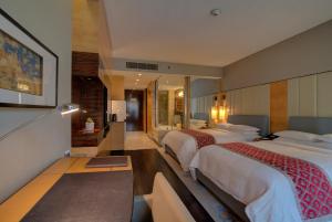 Postel nebo postele na pokoji v ubytování JW Marriott Hotel New Delhi Aerocity