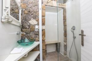 a bathroom with a shower and a sink at Casa Pietra in Kontokali