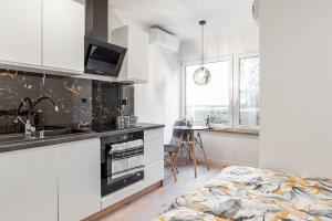 Η κουζίνα ή μικρή κουζίνα στο 2 apartamenty typu premium tylko 9 minut do Jeziora Tarnobrzeskiego oraz 15 minut od Sandomierza !!!