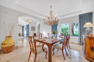 a dining room with a table and chairs at Mediterranean Villa Heated Pool Venice of America Riverside View Venetian Key RESlDENCES in Fort Lauderdale