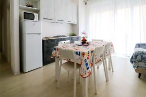 Kuchyň nebo kuchyňský kout v ubytování Appartamenti Gherbin Jesolo