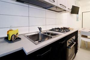 Kuchyň nebo kuchyňský kout v ubytování Appartamenti Gherbin Jesolo