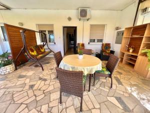 Posedenie v ubytovaní Apartmani Zeleni Raj