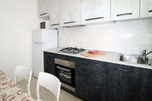 Kuchyň nebo kuchyňský kout v ubytování Appartamenti Gherbin Jesolo