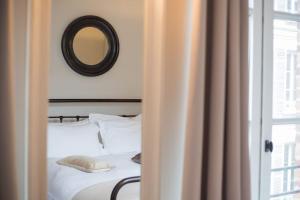 Posteľ alebo postele v izbe v ubytovaní Centrally located, refurbished modern flat with views over the historic port