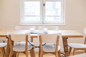 Fotografia z galérie ubytovania Centrally located, refurbished modern flat with views over the historic port v destinácii Honfleur