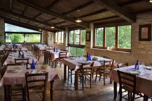 A restaurant or other place to eat at Villa Pascolo