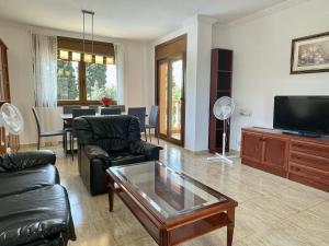 a living room with a couch and a tv at Casa Museu in L'Escala