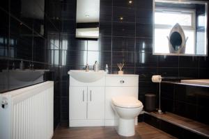 a bathroom with a white toilet and a sink at Jewel Pier *2 Bed House* Deal in Deal +16 photos