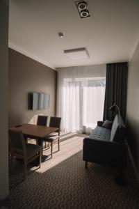 Posezení v ubytování Merepargi ApartHotel & Cafe