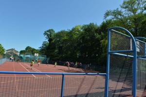 a group of people playing tennis on a tennis court at Kampaoh Mézos in Mézos