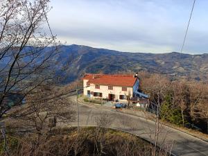 a house on the side of a road at Ca' Dal Sol in Selvanizza