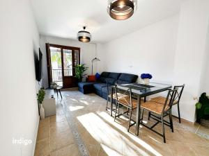 Posedenie v ubytovaní PET001 - Modern 2 Bedroom Apartment