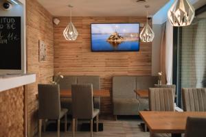 Posezení v ubytování Merepargi ApartHotel & Cafe