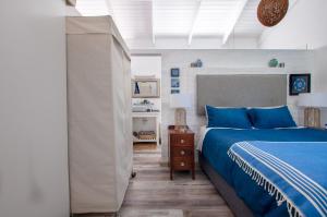 Un pat sau paturi într-o cameră la The Earthy Inn +80 fotografii
