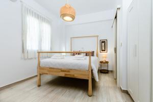 Postel nebo postele na pokoji v ubytování Akrotiri Seaside Project
