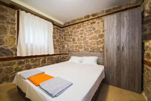 Postel nebo postele na pokoji v ubytování Petrini Spiti