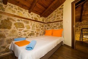 Postel nebo postele na pokoji v ubytování Petrini Spiti