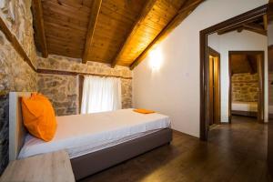 Postel nebo postele na pokoji v ubytování Petrini Spiti