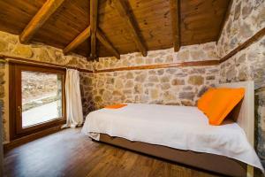 Postel nebo postele na pokoji v ubytování Petrini Spiti