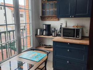 Η κουζίνα ή μικρή κουζίνα στο Nuevo! Apartamento con garaje