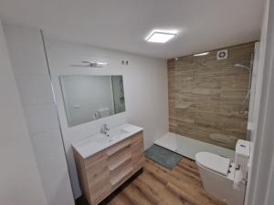 Kúpeľňa v ubytovaní BAIONA PLAYA