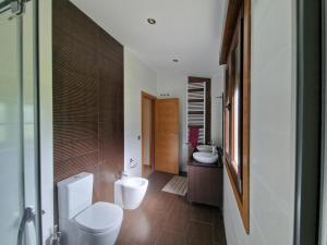 Kúpeľňa v ubytovaní Preciosa casa con vistas al mar, cerca de Baiona + 18 fotografií