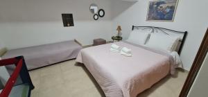 Säng eller sängar i ett rum på Traditional Olive House