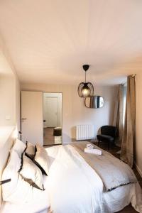 Ein Bett oder Betten in einem Zimmer der Unterkunft La balançoire - Résidence Hestia