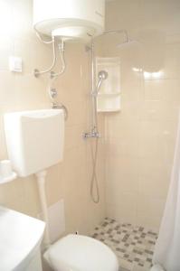 Ένα μπάνιο στο DeMass Apartment - Cozy, Free Parking and WiFi