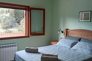 Katil atau katil-katil dalam bilik di Apartment in country house with views and pool