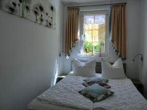 a bedroom with a bed and a window at Ferienwohnung KK26 in Graal-Müritz