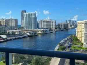 Vista de un río cerca de este apartamento